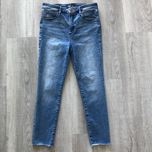 ❌SOLD❌Abercrombie & Fitch High Rise Ankle Jeans - Picture 1 of 4